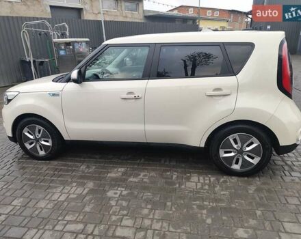 Білий Кіа Soul, об'ємом двигуна 0 л та пробігом 90 тис. км за 12000 $, фото 6 на Automoto.ua