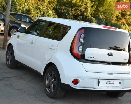Білий Кіа Soul, об'ємом двигуна 0 л та пробігом 74 тис. км за 11500 $, фото 9 на Automoto.ua