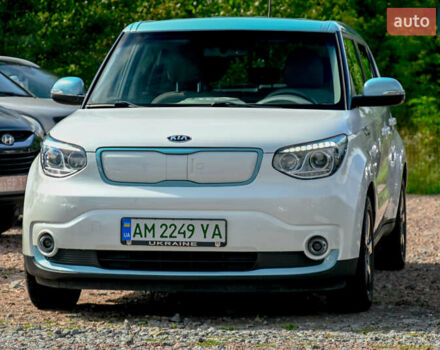 Белый Киа Soul, объемом двигателя 0 л и пробегом 112 тыс. км за 10999 $, фото 3 на Automoto.ua