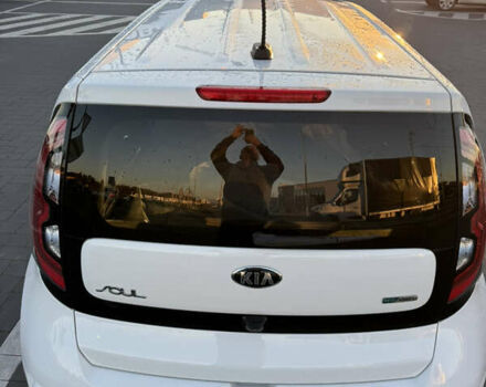 Білий Кіа Soul, об'ємом двигуна 0 л та пробігом 149 тис. км за 10700 $, фото 5 на Automoto.ua