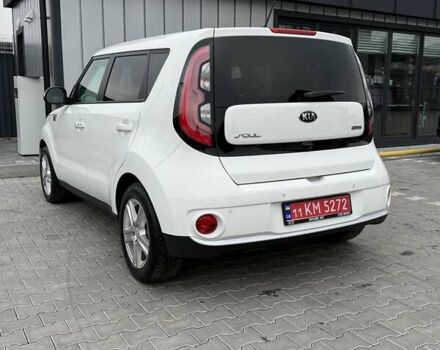 Білий Кіа Soul, об'ємом двигуна 0 л та пробігом 68 тис. км за 11200 $, фото 6 на Automoto.ua