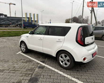 Белый Киа Soul, объемом двигателя 0 л и пробегом 95 тыс. км за 10500 $, фото 6 на Automoto.ua