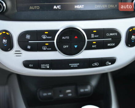 Білий Кіа Soul, об'ємом двигуна 0 л та пробігом 74 тис. км за 11500 $, фото 24 на Automoto.ua