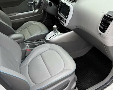 Білий Кіа Soul, об'ємом двигуна 0 л та пробігом 68 тис. км за 11200 $, фото 33 на Automoto.ua