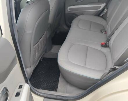 Білий Кіа Soul, об'ємом двигуна 0 л та пробігом 90 тис. км за 12000 $, фото 14 на Automoto.ua