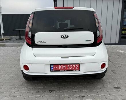 Білий Кіа Soul, об'ємом двигуна 0 л та пробігом 68 тис. км за 11200 $, фото 5 на Automoto.ua