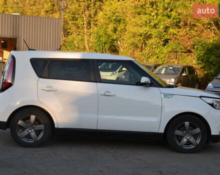 Білий Кіа Soul, об'ємом двигуна 0 л та пробігом 74 тис. км за 11500 $, фото 5 на Automoto.ua