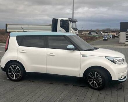 Білий Кіа Soul, об'ємом двигуна 0 л та пробігом 100 тис. км за 11500 $, фото 5 на Automoto.ua