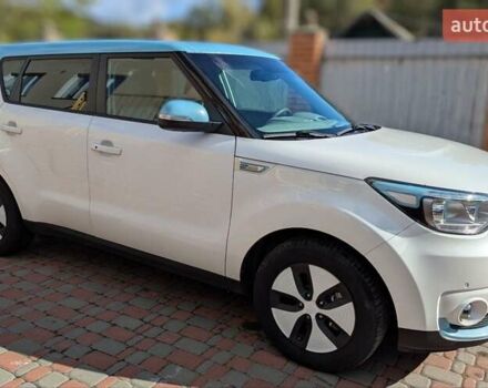 Білий Кіа Soul, об'ємом двигуна 0 л та пробігом 51 тис. км за 11800 $, фото 4 на Automoto.ua