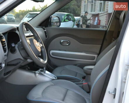 Білий Кіа Soul, об'ємом двигуна 0 л та пробігом 74 тис. км за 11500 $, фото 13 на Automoto.ua