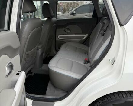 Білий Кіа Soul, об'ємом двигуна 0 л та пробігом 68 тис. км за 11200 $, фото 23 на Automoto.ua