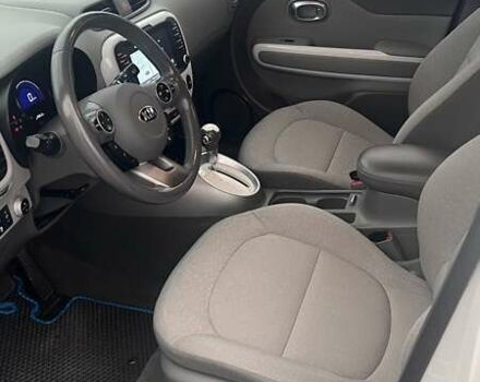 Білий Кіа Soul, об'ємом двигуна 0 л та пробігом 100 тис. км за 11500 $, фото 15 на Automoto.ua