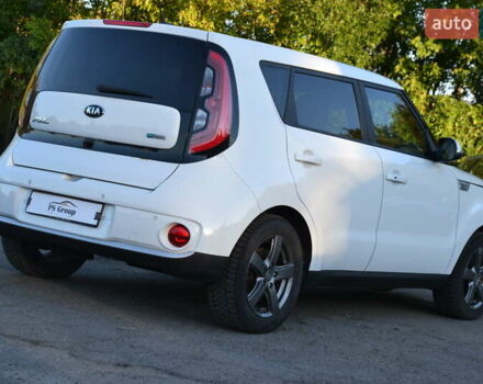 Білий Кіа Soul, об'ємом двигуна 0 л та пробігом 74 тис. км за 11500 $, фото 7 на Automoto.ua