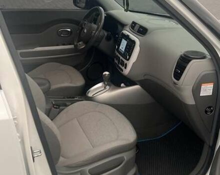 Білий Кіа Soul, об'ємом двигуна 0 л та пробігом 100 тис. км за 11500 $, фото 13 на Automoto.ua