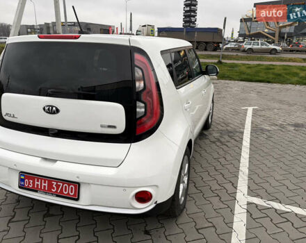 Белый Киа Soul, объемом двигателя 0 л и пробегом 95 тыс. км за 10500 $, фото 7 на Automoto.ua