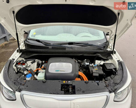 Киа Soul 2018 в Житомире на Automoto.ua Белый Киа Soul, объемом двигателя 0 л и пробегом 90 тыс. км за 11200 $, фото 4 на Automoto.ua