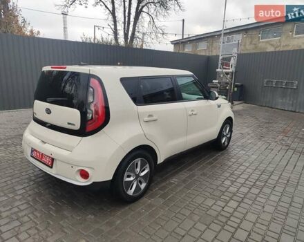 Білий Кіа Soul, об'ємом двигуна 0 л та пробігом 90 тис. км за 12000 $, фото 7 на Automoto.ua
