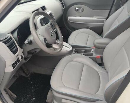 Білий Кіа Soul, об'ємом двигуна 0 л та пробігом 90 тис. км за 12000 $, фото 2 на Automoto.ua