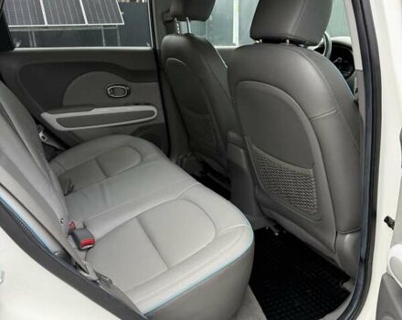 Білий Кіа Soul, об'ємом двигуна 0 л та пробігом 68 тис. км за 11200 $, фото 29 на Automoto.ua