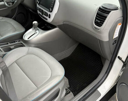 Белый Киа Soul, объемом двигателя 0 л и пробегом 95 тыс. км за 10500 $, фото 12 на Automoto.ua