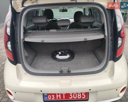 Білий Кіа Soul, об'ємом двигуна 0 л та пробігом 90 тис. км за 12000 $, фото 16 на Automoto.ua