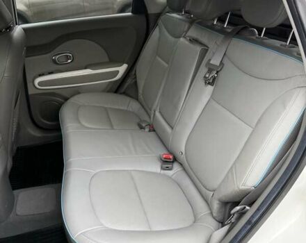 Білий Кіа Soul, об'ємом двигуна 0 л та пробігом 68 тис. км за 11200 $, фото 22 на Automoto.ua