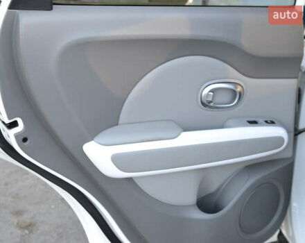 Білий Кіа Soul, об'ємом двигуна 0 л та пробігом 74 тис. км за 11500 $, фото 16 на Automoto.ua