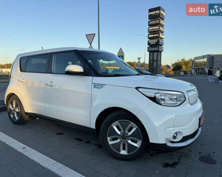 Білий Кіа Soul, об'ємом двигуна 0 л та пробігом 149 тис. км за 10700 $, фото 3 на Automoto.ua