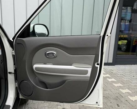Білий Кіа Soul, об'ємом двигуна 0 л та пробігом 68 тис. км за 11200 $, фото 31 на Automoto.ua