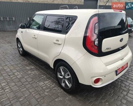Білий Кіа Soul, об'ємом двигуна 0 л та пробігом 90 тис. км за 12000 $, фото 8 на Automoto.ua