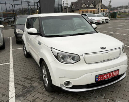 Белый Киа Soul, объемом двигателя 0 л и пробегом 95 тыс. км за 10500 $, фото 3 на Automoto.ua