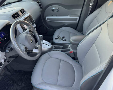 Білий Кіа Soul, об'ємом двигуна 0 л та пробігом 149 тис. км за 10700 $, фото 8 на Automoto.ua