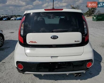 Белый Киа Soul, объемом двигателя 1.6 л и пробегом 30 тыс. км за 2700 $, фото 5 на Automoto.ua