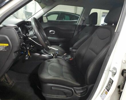 Белый Киа Soul, объемом двигателя 1.6 л и пробегом 75 тыс. км за 1400 $, фото 6 на Automoto.ua