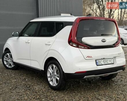 Білий Кіа Soul, об'ємом двигуна 0 л та пробігом 90 тис. км за 16100 $, фото 10 на Automoto.ua