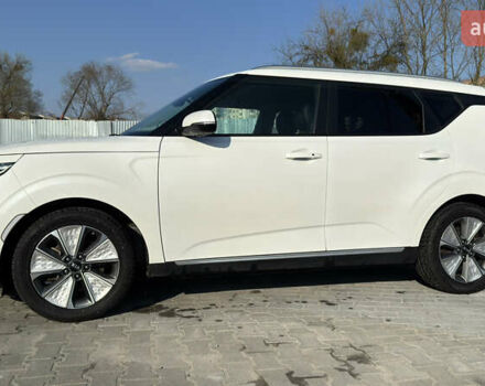 Белый Киа Soul, объемом двигателя 0 л и пробегом 147 тыс. км за 16999 $, фото 2 на Automoto.ua