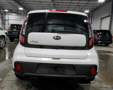 Белый Киа Soul, объемом двигателя 1.6 л и пробегом 75 тыс. км за 1400 $, фото 5 на Automoto.ua