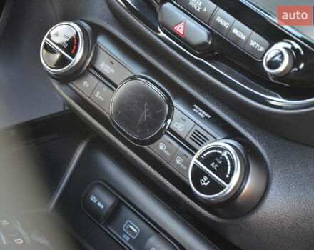 Білий Кіа Soul, об'ємом двигуна 0 л та пробігом 87 тис. км за 16150 $, фото 64 на Automoto.ua