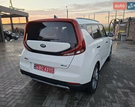 Белый Киа Soul, объемом двигателя 0 л и пробегом 147 тыс. км за 17700 $, фото 3 на Automoto.ua