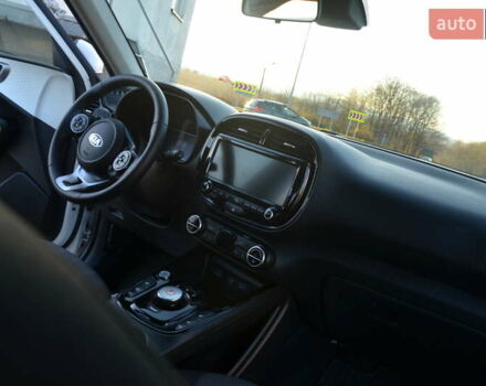 Білий Кіа Soul, об'ємом двигуна 0 л та пробігом 87 тис. км за 16150 $, фото 60 на Automoto.ua