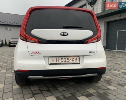 Білий Кіа Soul, об'ємом двигуна 0 л та пробігом 152 тис. км за 18999 $, фото 10 на Automoto.ua