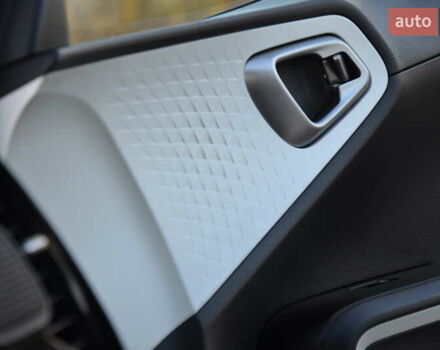 Білий Кіа Soul, об'ємом двигуна 0 л та пробігом 87 тис. км за 16150 $, фото 42 на Automoto.ua