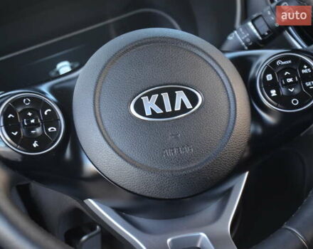 Білий Кіа Soul, об'ємом двигуна 0 л та пробігом 87 тис. км за 16150 $, фото 55 на Automoto.ua