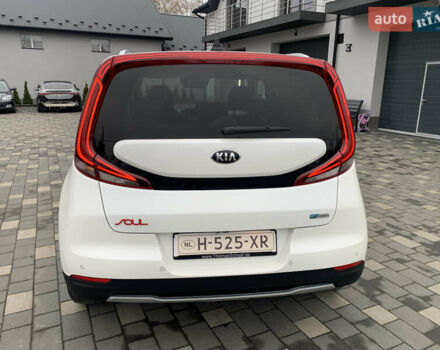Білий Кіа Soul, об'ємом двигуна 0 л та пробігом 152 тис. км за 18999 $, фото 8 на Automoto.ua
