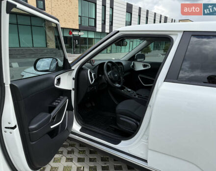 Белый Киа Soul, объемом двигателя 0 л и пробегом 70 тыс. км за 18200 $, фото 10 на Automoto.ua