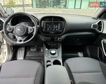 Белый Киа Soul, объемом двигателя 0 л и пробегом 70 тыс. км за 18200 $, фото 13 на Automoto.ua