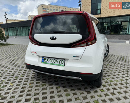 Белый Киа Soul, объемом двигателя 0 л и пробегом 70 тыс. км за 18200 $, фото 5 на Automoto.ua