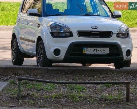Белый Киа Soul, объемом двигателя 1.59 л и пробегом 196 тыс. км за 8000 $, фото 1 на Automoto.ua