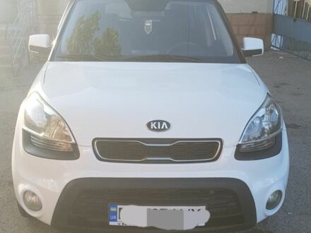 Киа Soul 2013 в Николаеве на Automoto.ua Белый Киа Soul, объемом двигателя 0 л и пробегом 276 тыс. км за 8000 $, фото 1 на Automoto.ua