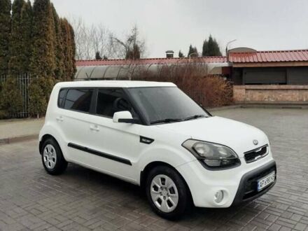 Киа Soul 2013 в Кривом Роге на Automoto.ua Белый Киа Soul, объемом двигателя 1.58 л и пробегом 165 тыс. км за 7800 $, фото 1 на Automoto.ua